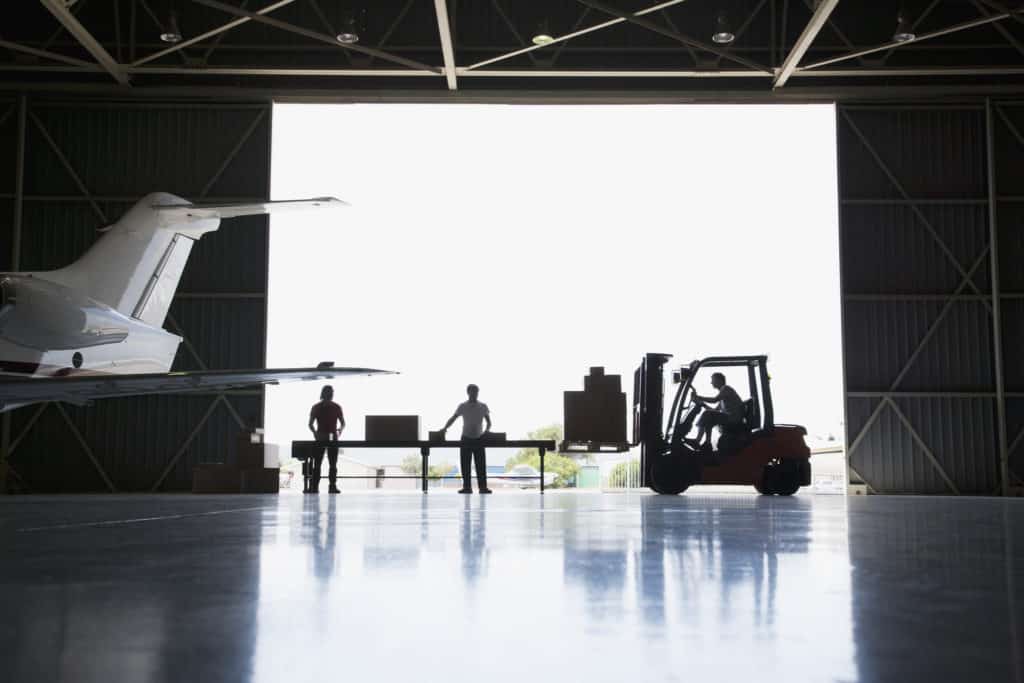 Hangar d'aviation
